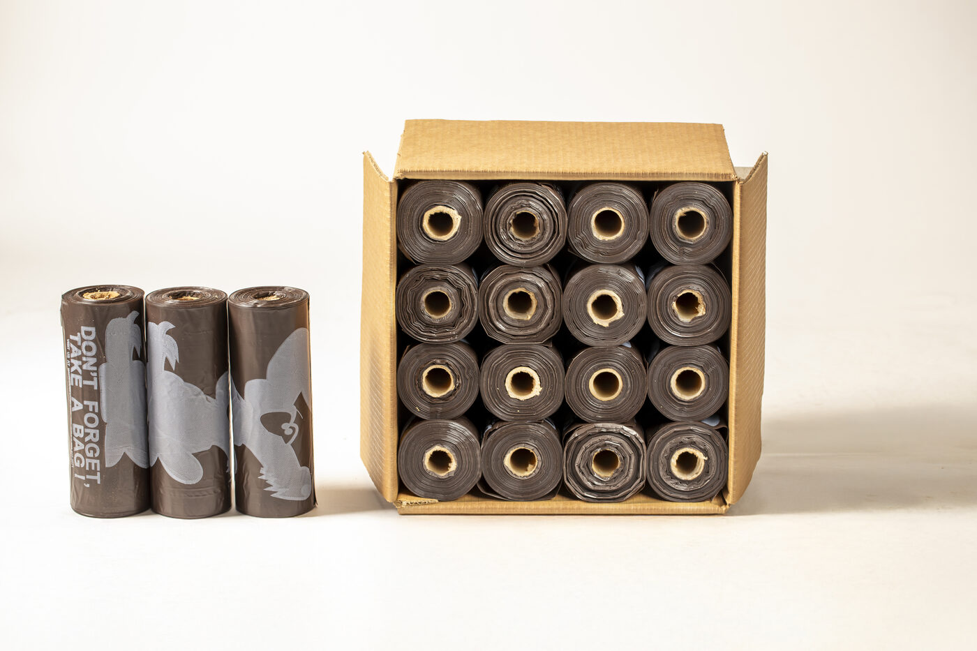 Dogi-Dogi roll bags on a continuous roll with case